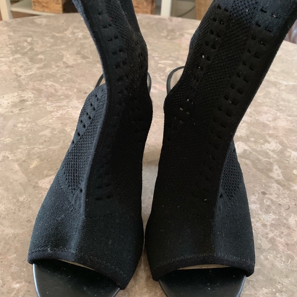 Peep toe Booties - Picture 2 of 4